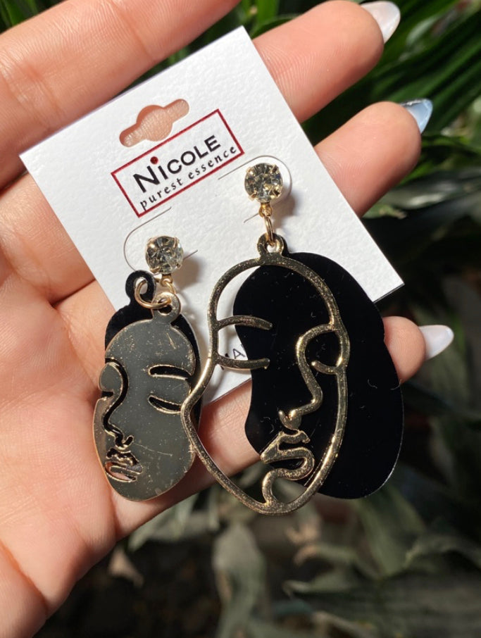 🚨Aretes 2 Caras Negras - Shein