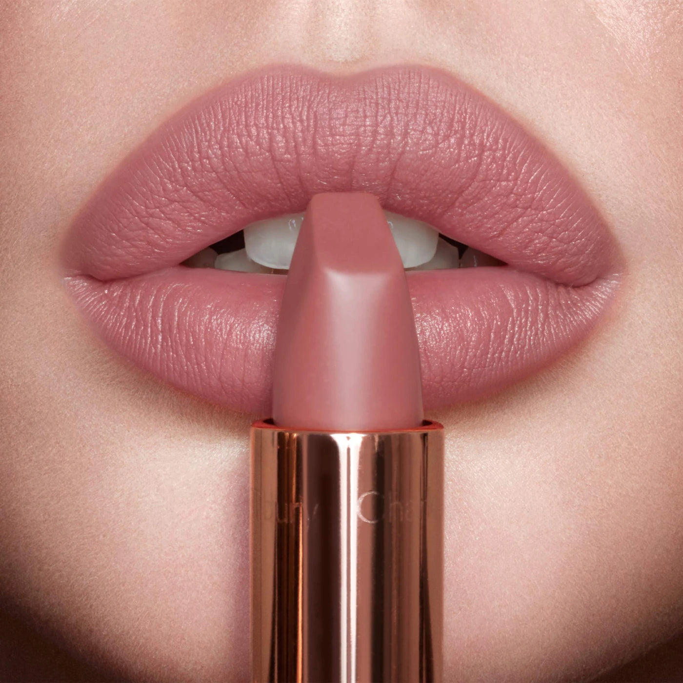 Charlotte Tilbury - Matte Revolution Hydrating Lipstick **BAJO-PEDIDO**